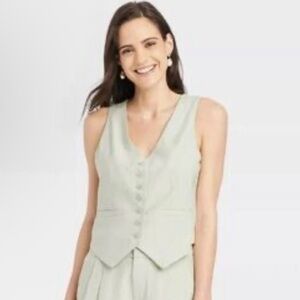 A New Day Green Sleeveless Button-Up Vest pant set.